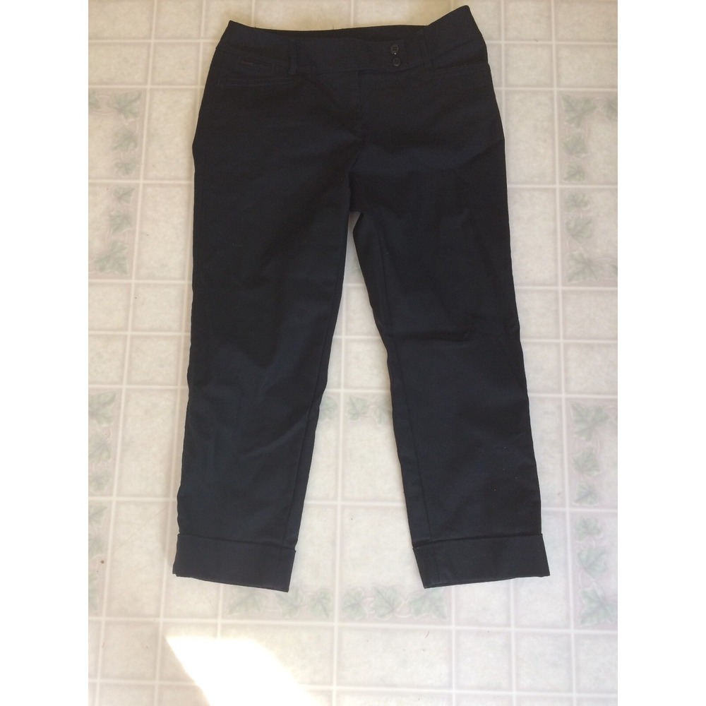 White House Black Market Perfect Form Slim Ankle Size 4 Slim Capri Cuffed